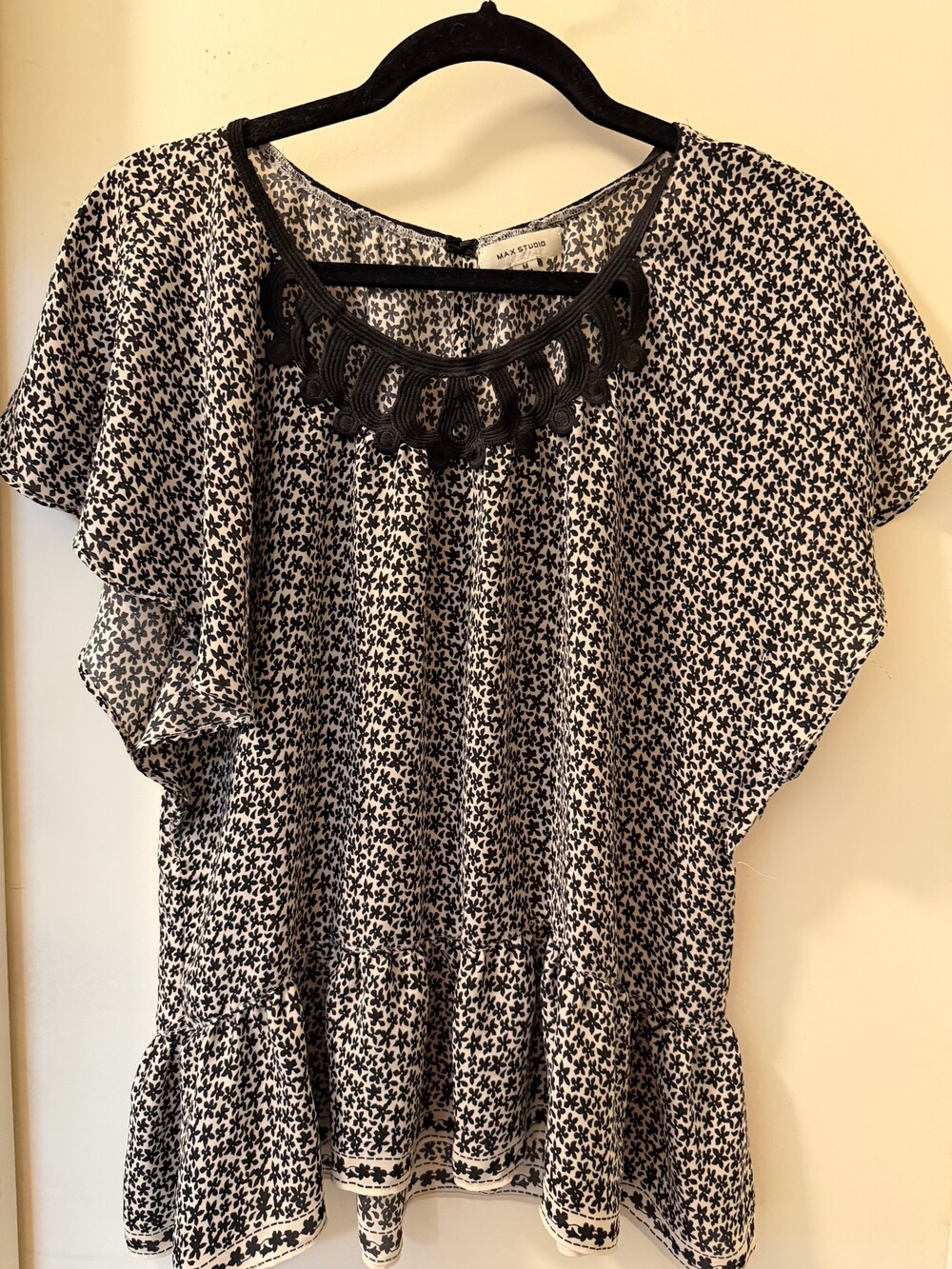 Max Studio Medium Black and White Polyester Blouse Floral Embroidered Neckline